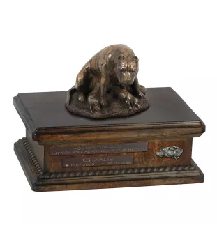 Staffordshire Bull Terrier, Staffie III - urne pour cendres de chien, urne personnalisée avec une statuette, urne en bois avec un chien de la marque Art-Dog