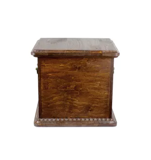 Staffordshire Bull Terrier, Staffordshire Bullterrier - eine große Urne für die Asche des Hundes, eine hölzerne Urne mit dem Kopf des Hundes, eine Box für die Hundesasche der Marke Art-Dog