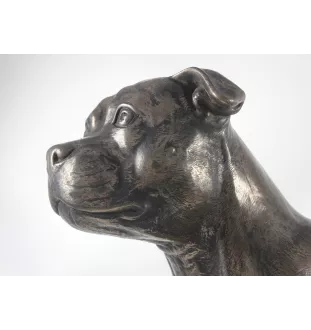 Staffordshire Bull Terrier, Staffie - une statuette exclusive de chien, une décoration intérieure de luxe, une édition limitée de figurines de la marque Art-Dog