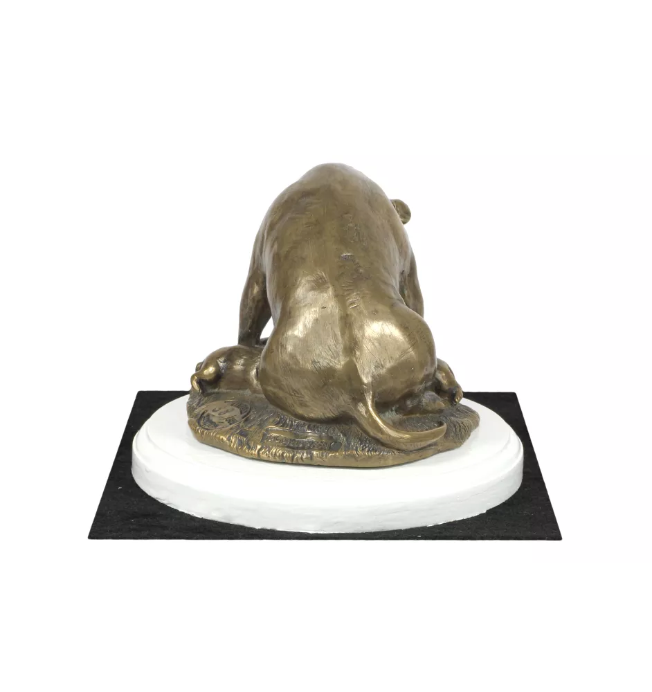 Staffordshire Bull Terrier statuetka na białym drewnie Art-Dog