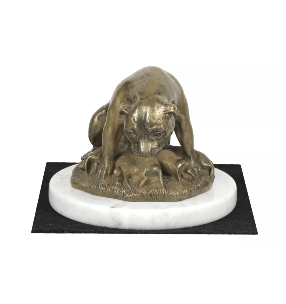 Staffordshire Bull Terrier, Staffie II - une statuette de chien, une figurine en marbre blanc, un trophée pour l'exposition de chiens de la marque Art-Dog