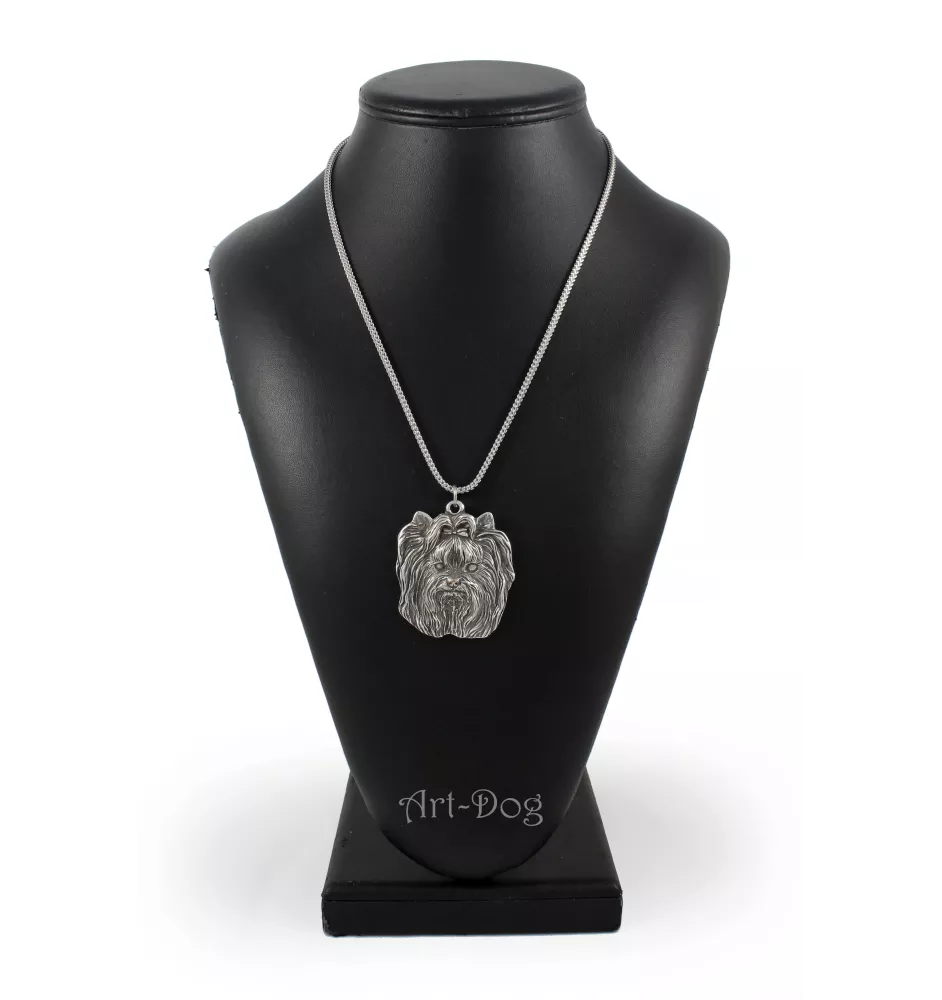 Yorkshire Terrier, Terrier Du Yorkshire, York I - un collier avec un chien, un pendentif de chien sur une chaîne en argent, un bijou unique de la marque Art-Dog