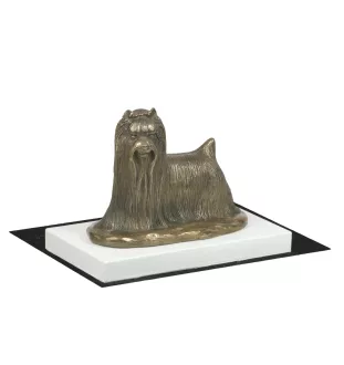 Yorkshire Terrier - Hundestatue, Figur auf weißem Sockel, Trophäe für die Art-Dog-Hundeaustellung.