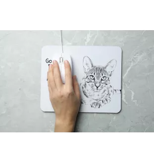Chat Mau égyptien - tapis de souris imprimé, tapis de souris personnalisé avec un chat, un gadget unique pour un employé de bureau de la marque Art-Dog