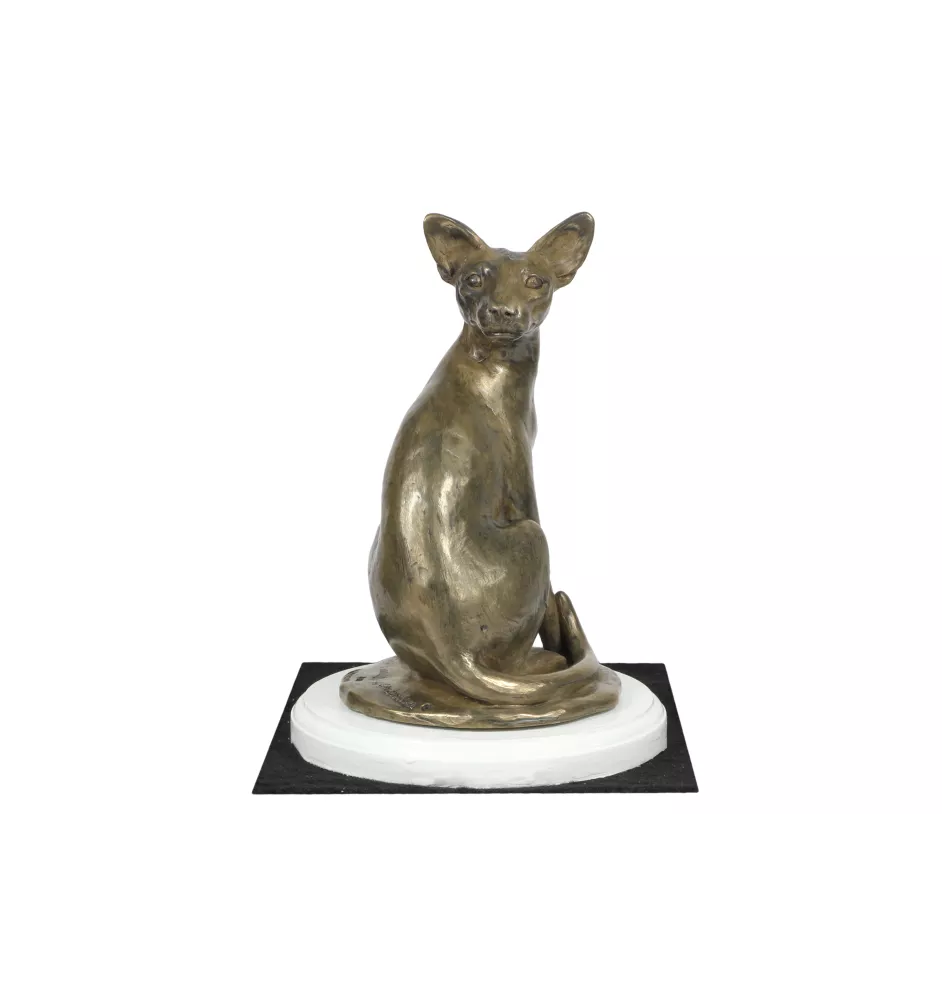 Ägyptische Mau Katze - Katzenstatue, Figur auf weißem Sockel, Trophäe für die Hundeausstellung der Marke Art-Dog