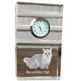 Chat Munchkin - une horloge en verre avec une photo, une photo de chat dans un cristal, une horloge de bureau personnalisée de la marque Art-Dog