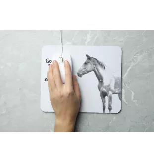 Akhal-Teke - Mauspad mit Druck, personalisiertes Mauspad mit Pferd, einzigartiges Gadget für Büroangestellte von Art-Dog.