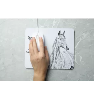 Amerikanisches Warmblut - Mauspad mit Druck, personalisiertes Mauspad mit Pferd, einzigartiges Gadget für Büroangestellte von Art-Dog.