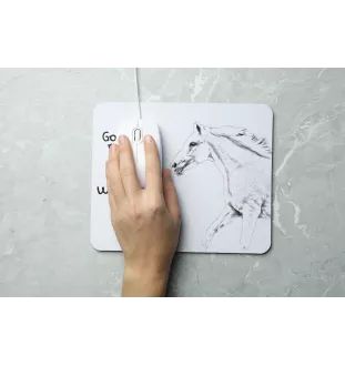 Cheval de sang tchèque - tapis de souris imprimé, tapis de souris personnalisé avec un cheval, un gadget unique pour un employé de bureau de la marque Art-Dog