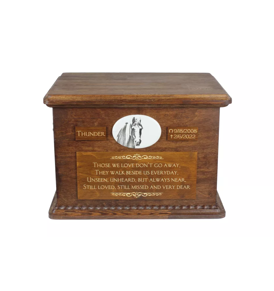 Kuc Fell urna na drewnie z statuetką stojącą Art-Dog