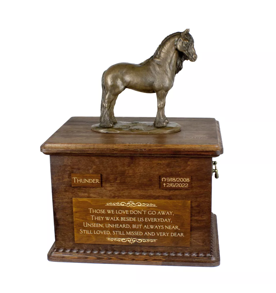 Friesenpferd Stute - Eine Urne für die Asche eines Pferdes mit einer Statue, personalisierte Urne mit Gravur, große Schachtel für Pferdeasche von der Marke Art-Dog.
