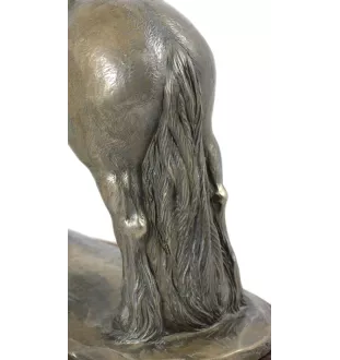 Jument de race Frisonne - statuette avec un cheval, silhouette de cheval sur du bois, un prix prestigieux dans le concours de la marque Art-Dog