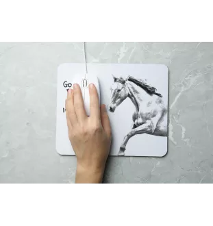 Irischer Sport - Mauspad mit Druck, personalisiertes Mauspad mit Pferd, einzigartiges Gadget für Büroangestellte von Art-Dog.