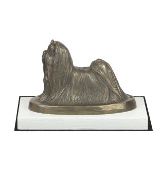 Malteser - Hundestatue, Figur auf weißem Sockel, Trophäe für die Art-Dog-Hundeaustellung.