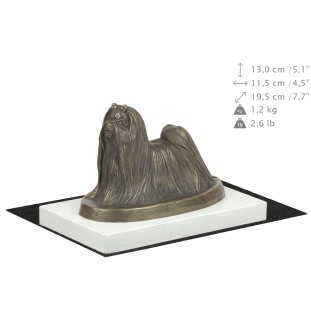 Malteser - Hundestatue, Figur auf weißem Sockel, Trophäe für die Art-Dog-Hundeaustellung.