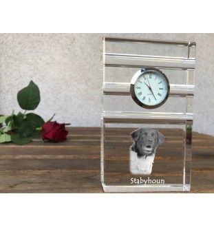 Chien d'arrêt frison, Stabyhoun - une horloge en verre avec une photo, une photo de chien dans un cristal, une horloge de bureau personnalisée de la marque Art-Dog