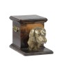 Weimaraner, Weimaraner Vorstehhund - Eine Urne für die Asche eines Hundes mit einer Statuette, eine elegante Urne für einen Hund, eine außergewöhnliche Urne mit dem Porträt eines Hundes von der Marke