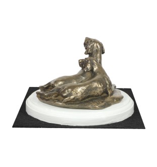 Weimaraner, Weimaraner Vorstehhund - Hundestatue, Figur auf weißem Sockel, Trophäe für die Art-Dog-Hundeaustellung.