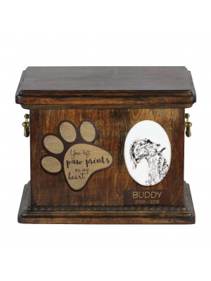 Urn for dog’s ashes with ceramic plate and description